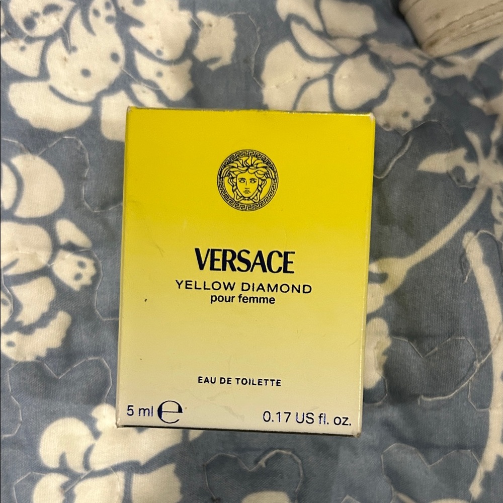 New In Box Versace Yellow Diamond Pour Femme Eau De Toilette 0.17 US fl. oz. 5mL